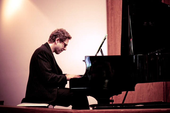 long-term pancreatic cancer survivor Tom Bajoras playing the piano