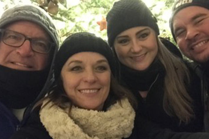long-term pancreatic cancer survivor Lisa Beckendorf and family